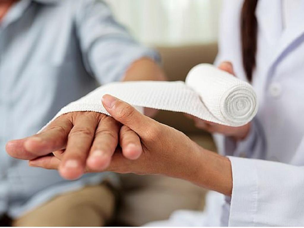 DỊCH VỤ THAY BĂNG CHĂM SÓC VẾT THƯƠNG TẠI NHÀ